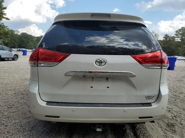 2013 TOYOTA SIENNA XLE  