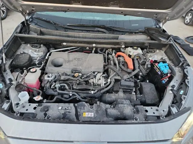 2021 TOYOTA RAV4 XLE  