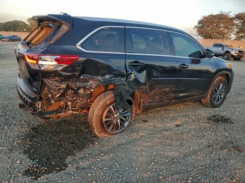 2019 TOYOTA HIGHLANDER SE  
