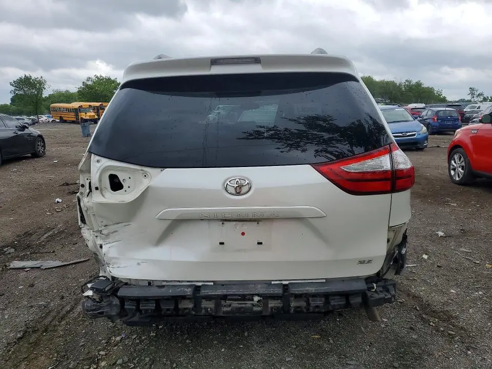 2016 TOYOTA SIENNA XLE 8-PASSENGER  