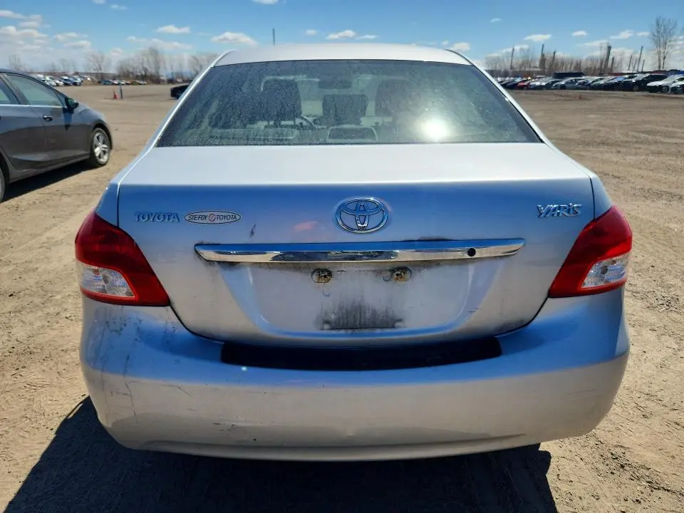 2010 TOYOTA YARIS BASE  