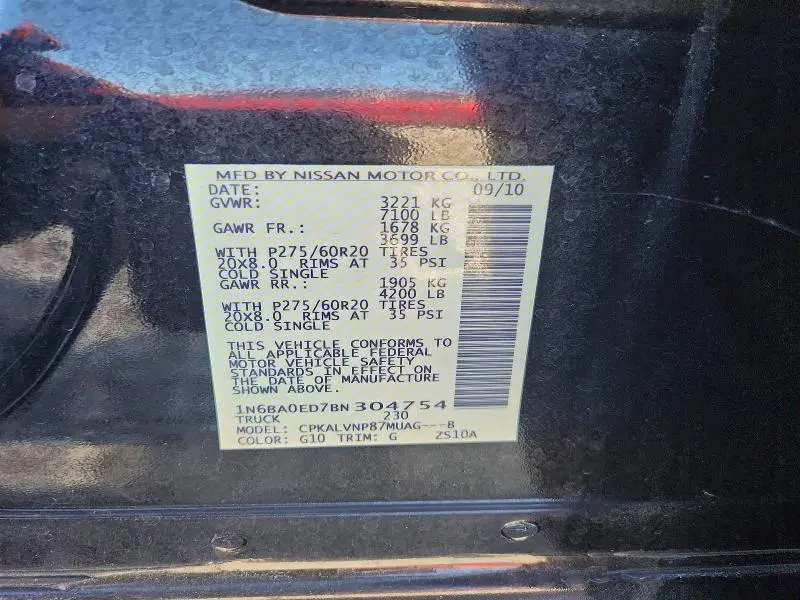 2011 NISSAN TITAN SV  