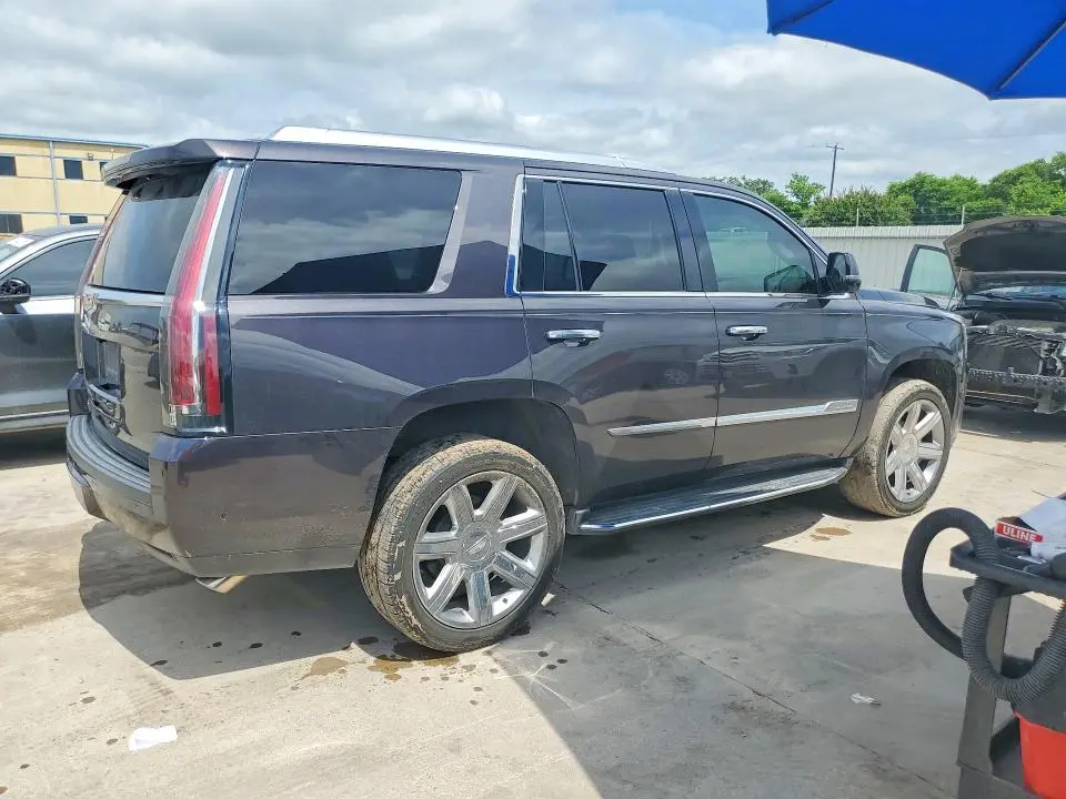 2017 CADILLAC ESCALADE LUXURY  