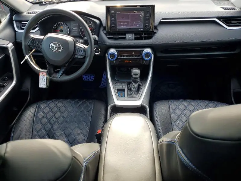 2021 TOYOTA RAV4 XLE  