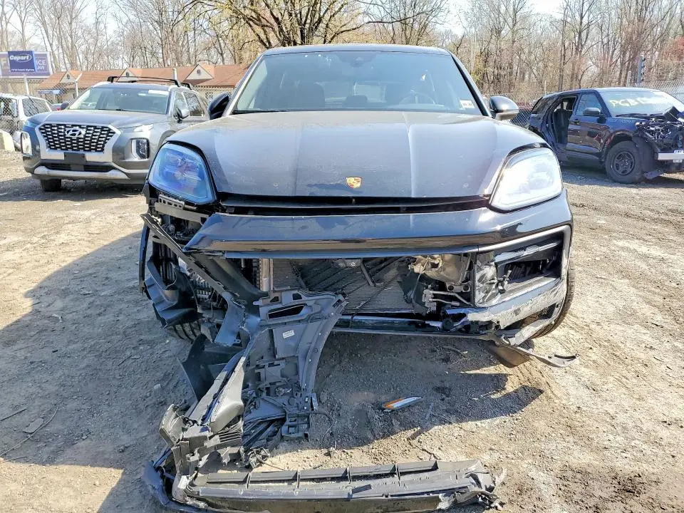 2024 PORSCHE CAYENNE   