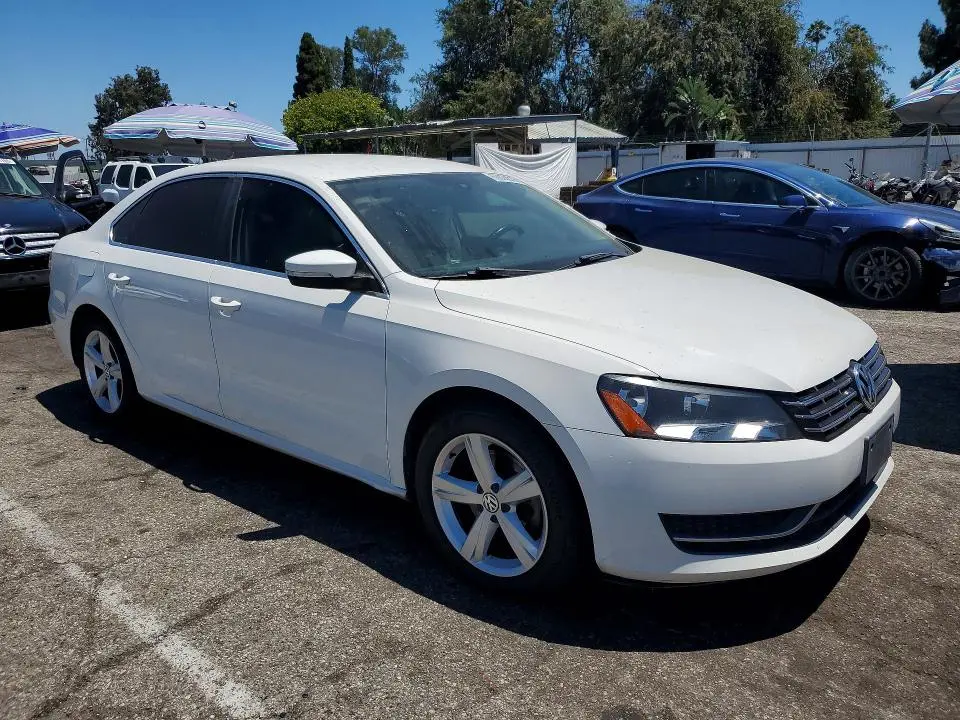 2015 VOLKSWAGEN PASSAT SE  