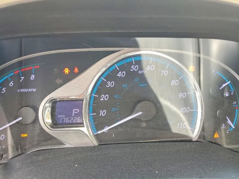 2013 TOYOTA SIENNA LIMITED 7-PASSENGER  