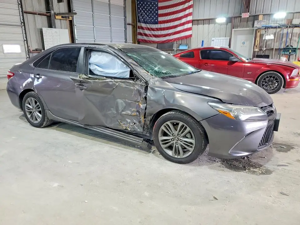 2016 TOYOTA CAMRY SE  