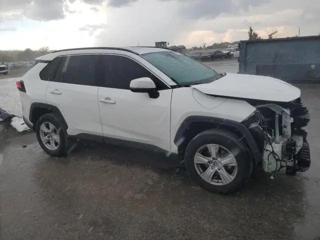 2021 TOYOTA RAV4 XLE  