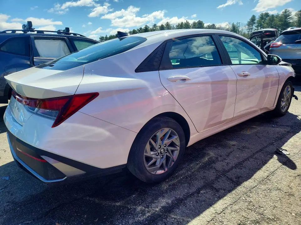 2024 HYUNDAI ELANTRA SEL  