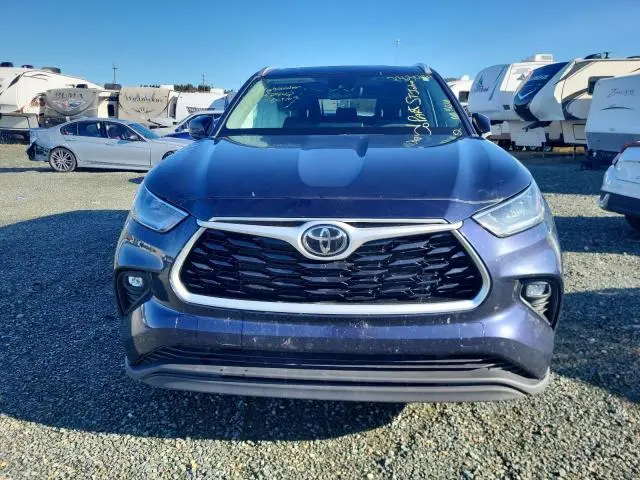 2022 TOYOTA HIGHLANDER XLE  