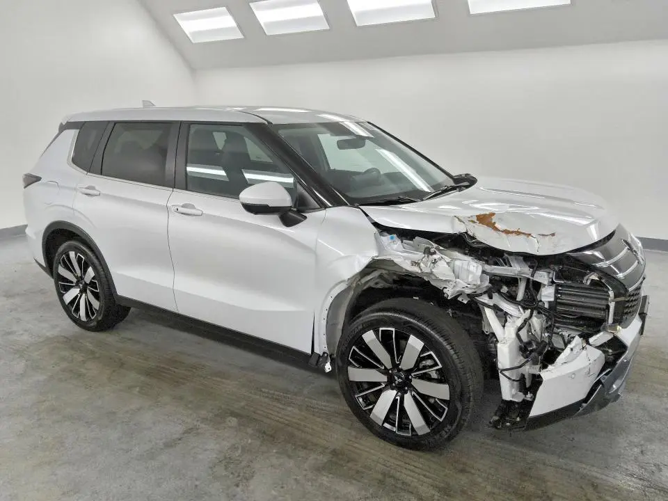2025 MITSUBISHI OUTLANDER SE  