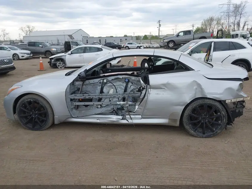 2010 INFINITI G37  