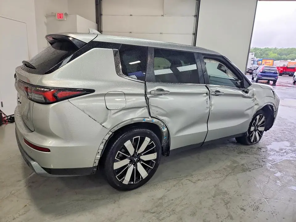 2025 MITSUBISHI OUTLANDER SE  