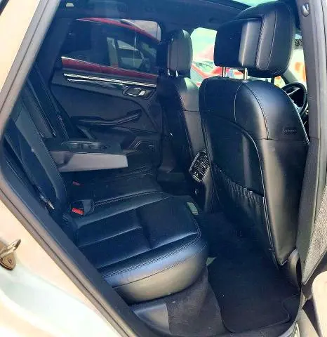 2017 PORSCHE MACAN   