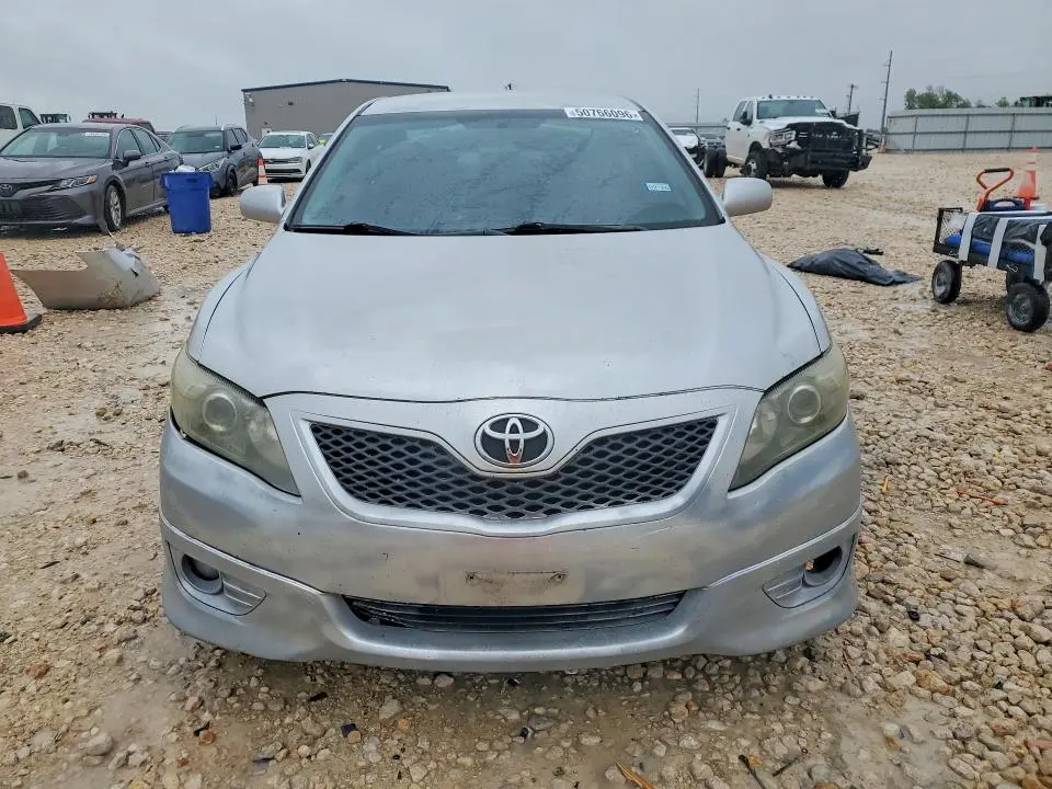 2011 TOYOTA CAMRY SE  