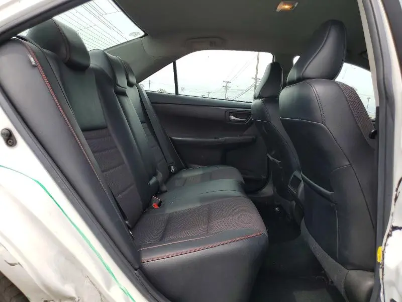 2016 TOYOTA CAMRY SE  