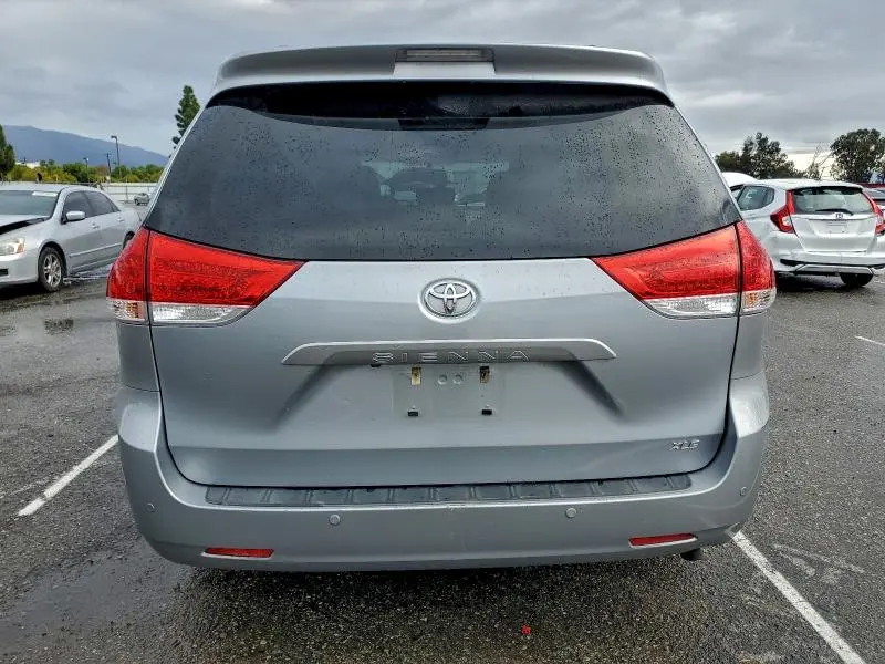 2014 TOYOTA SIENNA XLE  