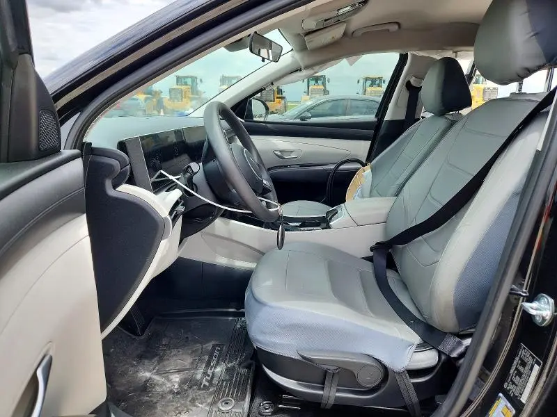 2025 HYUNDAI TUCSON SE  