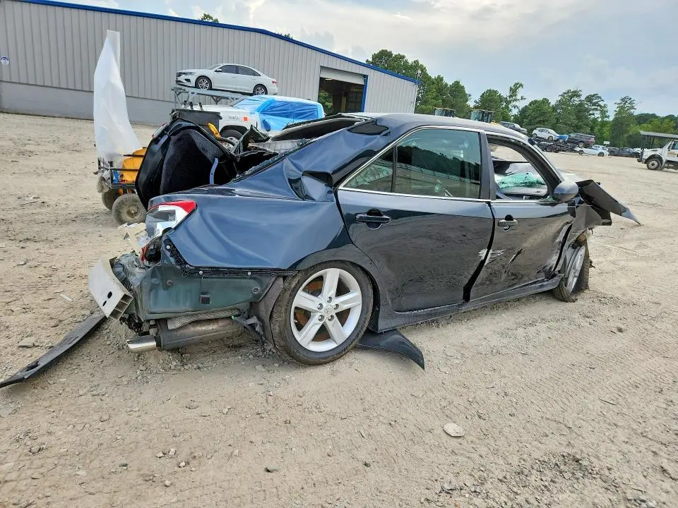 2014 TOYOTA CAMRY SE  