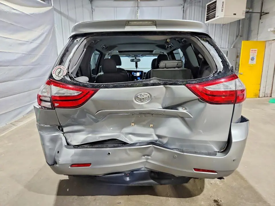 2017 TOYOTA SIENNA XLE 8-PASSENGER  