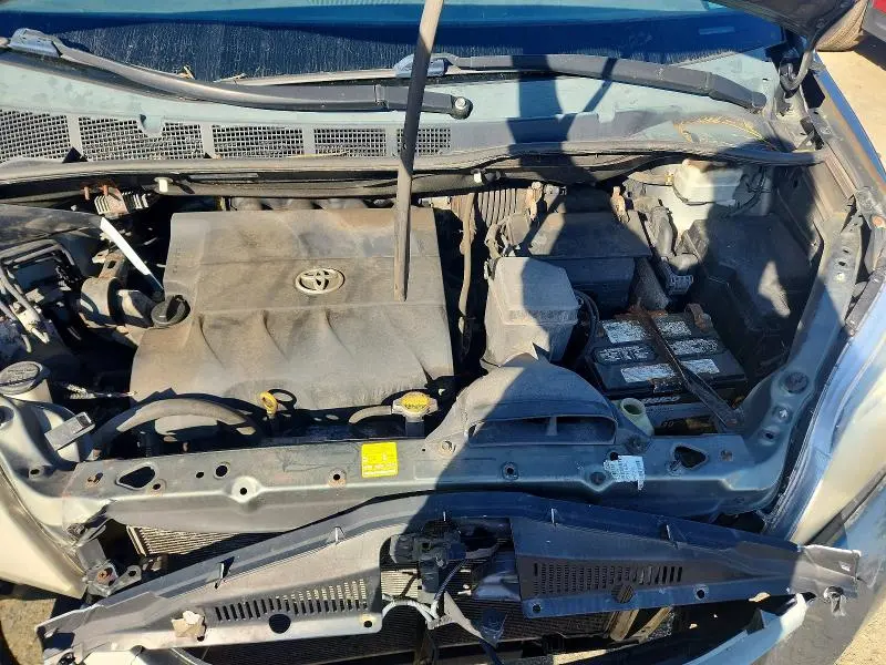 2013 TOYOTA SIENNA LE  