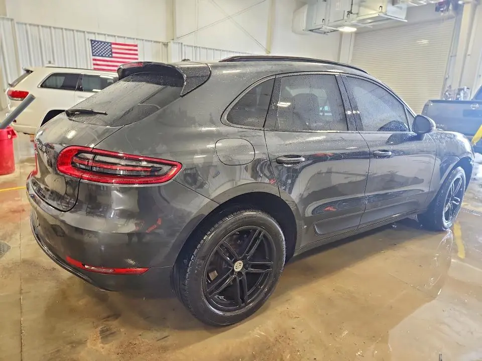 2017 PORSCHE MACAN   