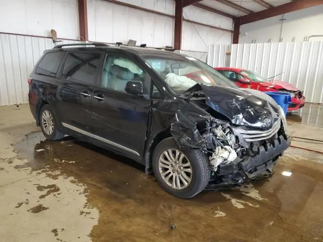 2017 TOYOTA SIENNA XLE  