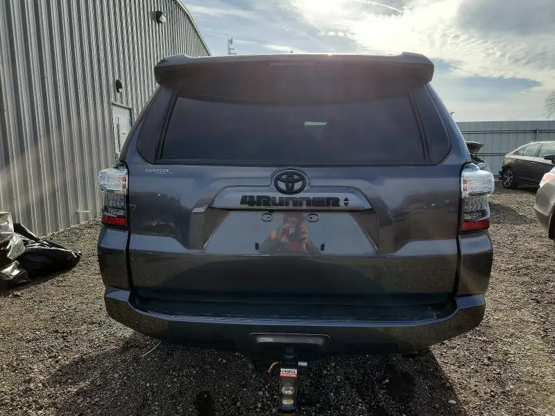 2022 TOYOTA 4RUNNER SR5  