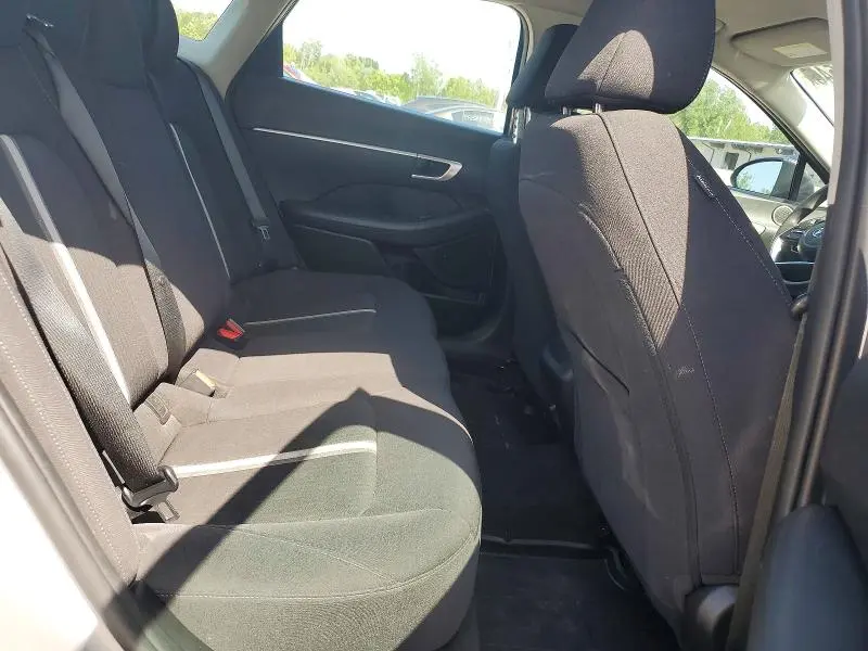 2023 HYUNDAI SONATA SE  