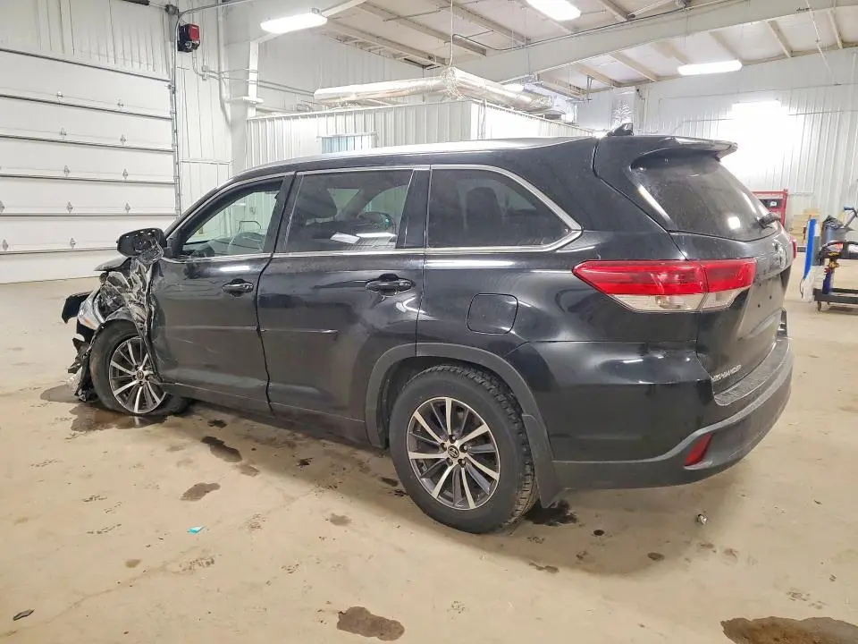 2017 TOYOTA HIGHLANDER XLE  