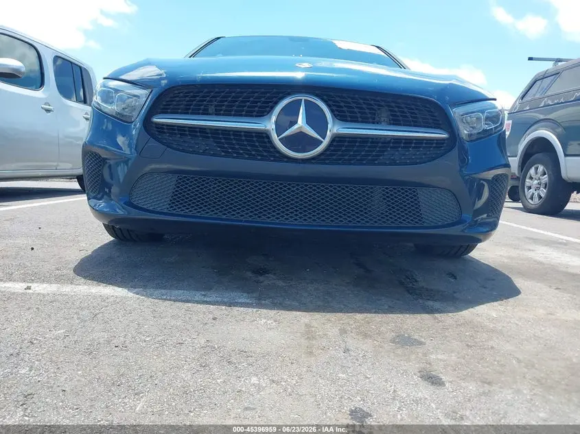 2022 MERCEDES-BENZ A 220  