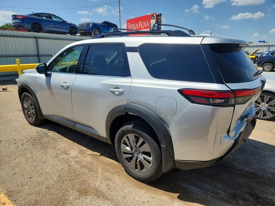 2024 NISSAN PATHFINDER SV  