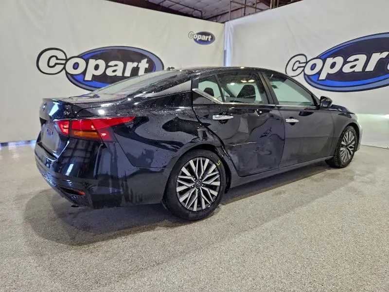 2023 NISSAN ALTIMA SV  