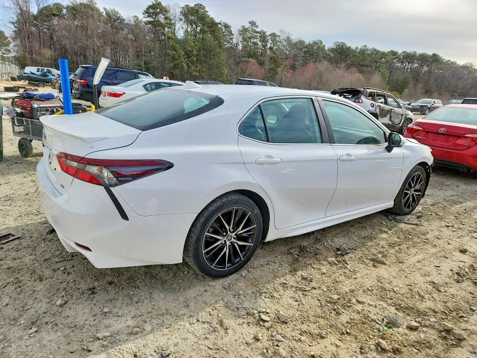 2022 TOYOTA CAMRY SE  