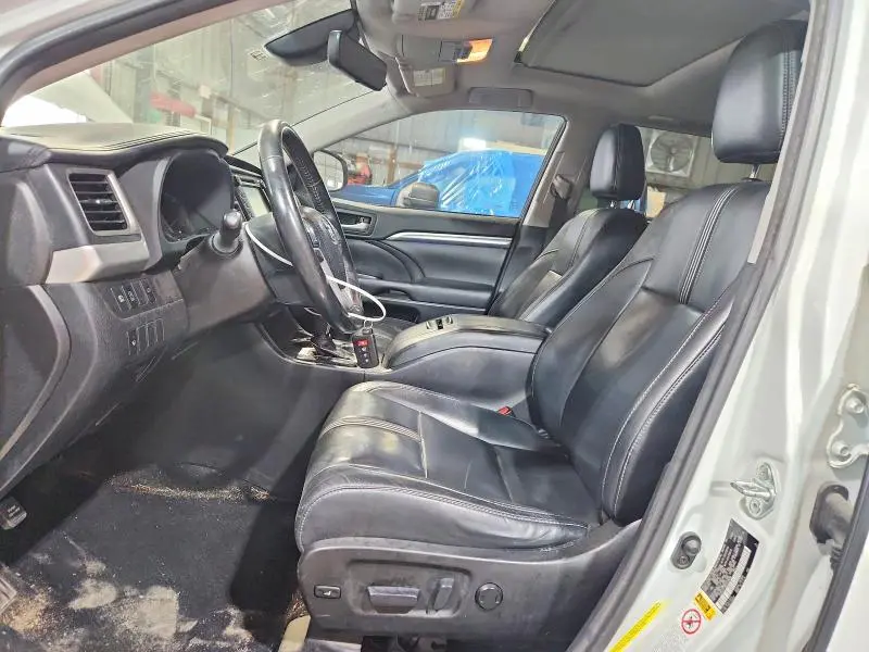 2017 TOYOTA HIGHLANDER SE  