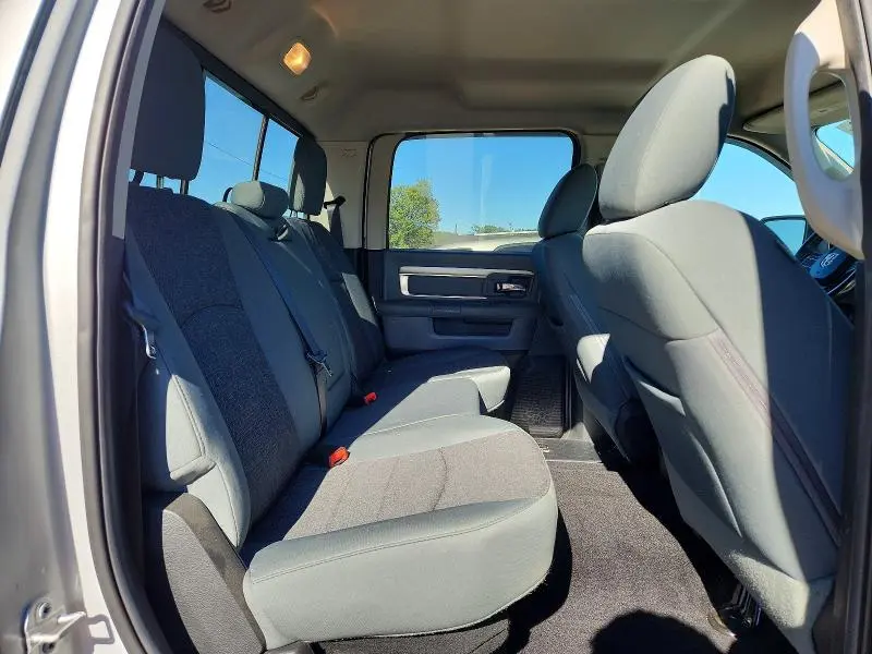 2016 RAM 1500 SLT  