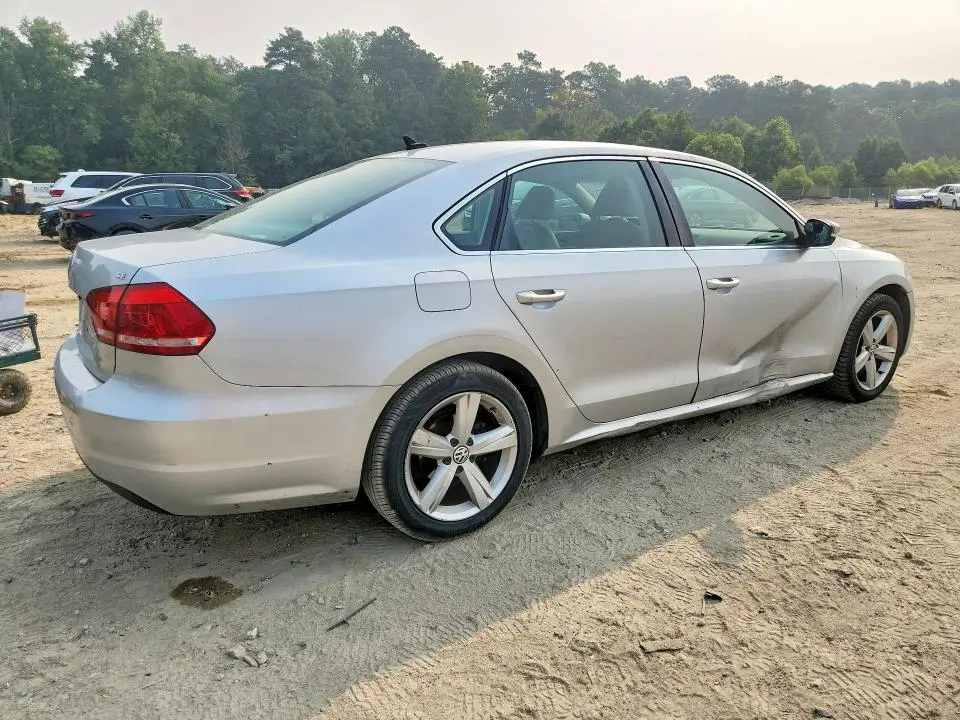 2013 VOLKSWAGEN PASSAT SE  