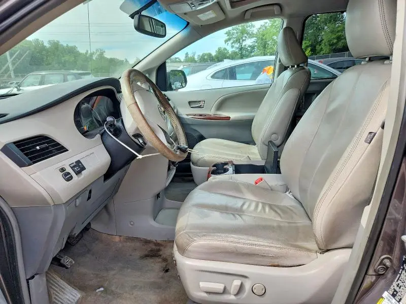 2013 TOYOTA SIENNA XLE 8-PASSENGER  