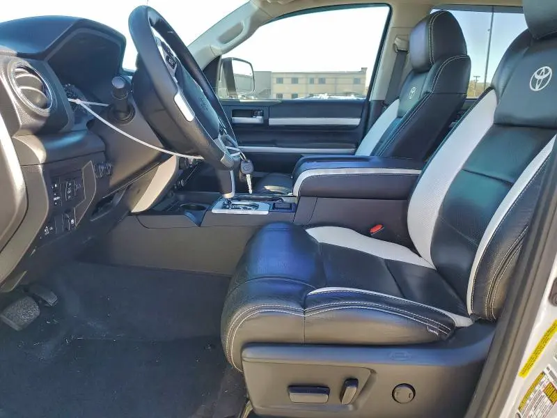 2015 TOYOTA TUNDRA CREWMAX SR5  