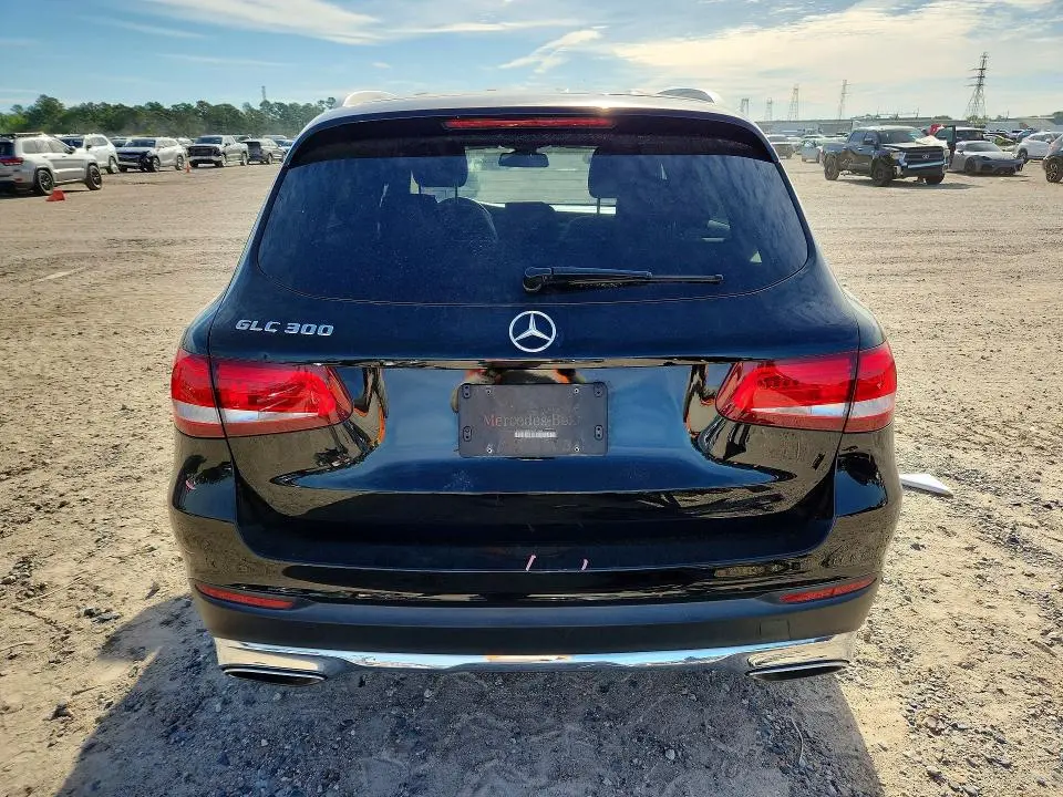 2017 MERCEDES-BENZ GLC 300  