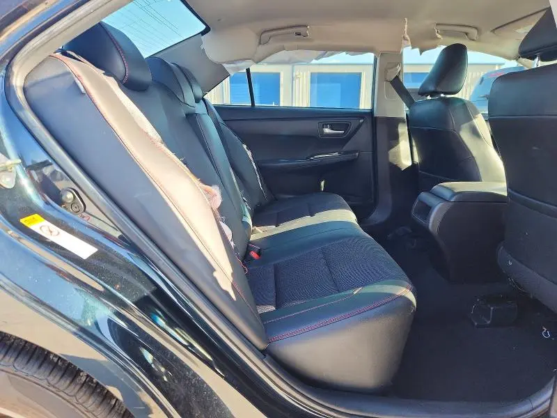 2016 TOYOTA CAMRY SE  