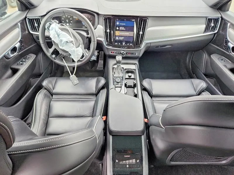 2020 VOLVO S90 T6 OCEAN RACE  