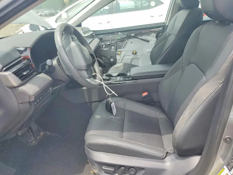 2025 TOYOTA CAMRY XLE  