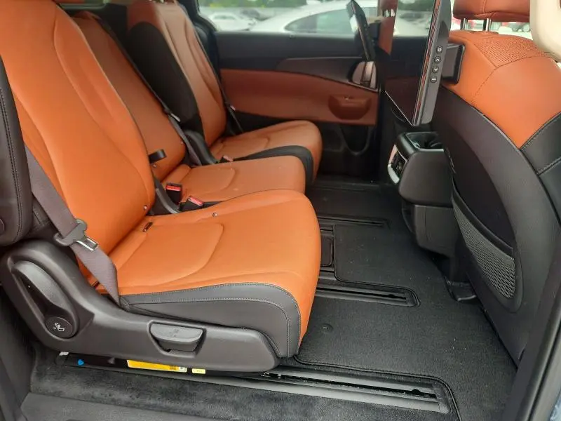 2025 KIA CARNIVAL SX  