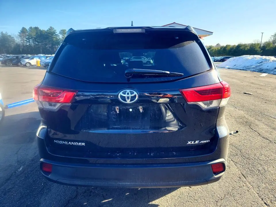 2019 TOYOTA HIGHLANDER XLE  
