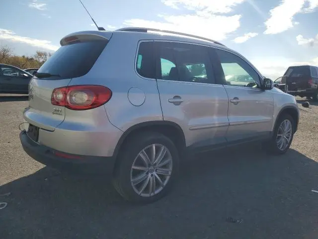2011 VOLKSWAGEN TIGUAN S  