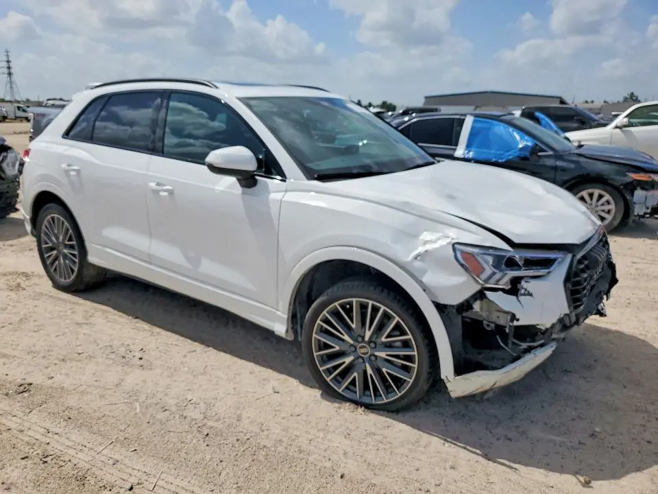 2024 AUDI Q3 PREMIUM 40  