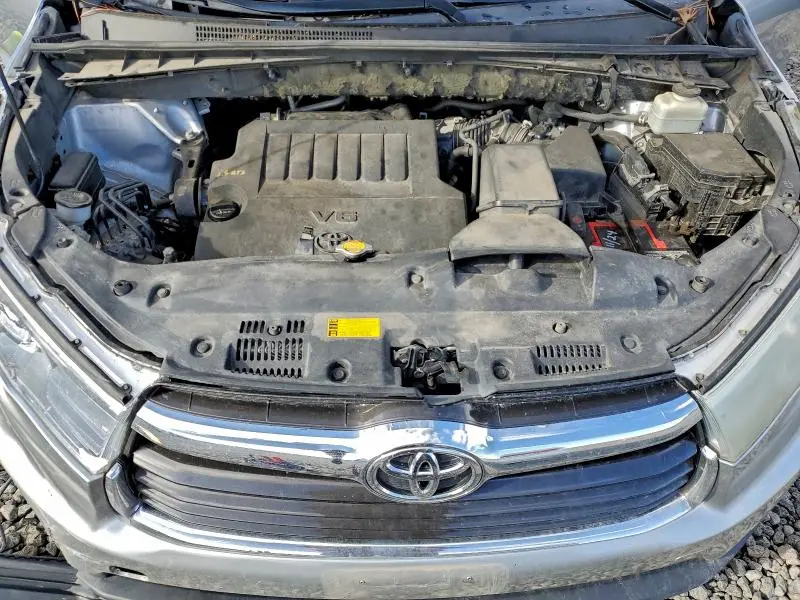 2015 TOYOTA HIGHLANDER LE  