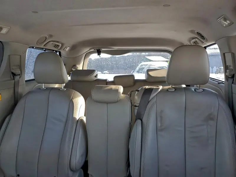 2013 TOYOTA SIENNA XLE  